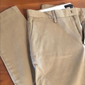 Banana Republic Khakis - tailored fit 32/30
